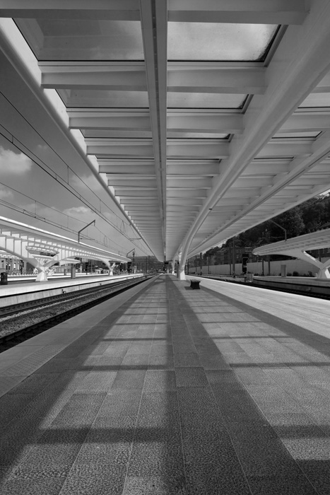 Liège-Guillemins TGV-Bahnhof (Calatrava 2009) Süd-Bahnsteig